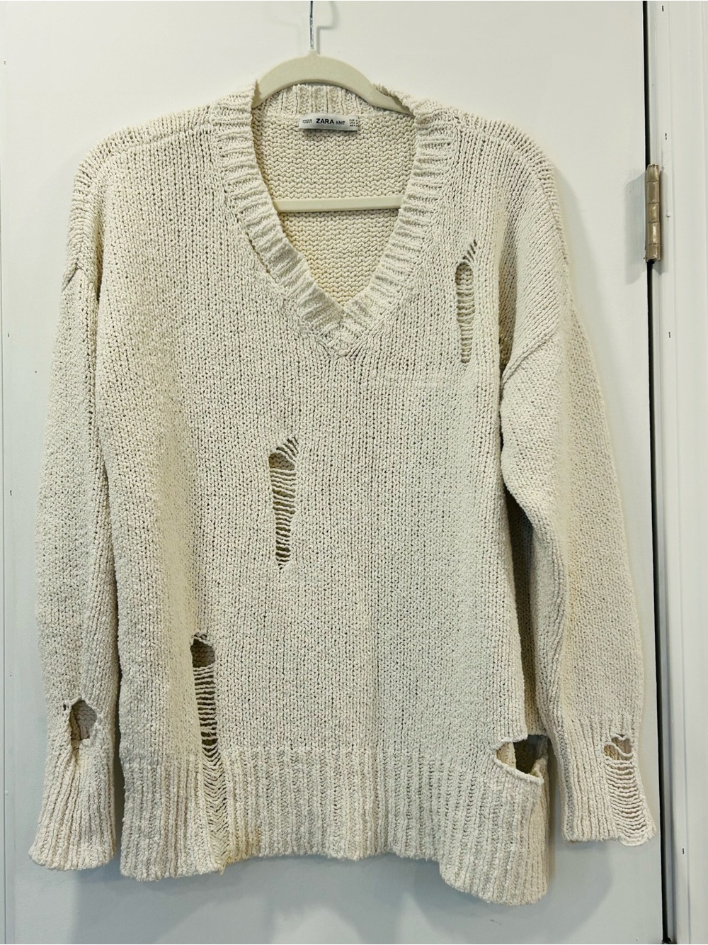 Zara Distressed V-Neck Knit Sweater - Cream Medium